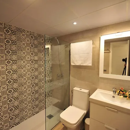Diseno Terraza Dos Banos Piscina * חרז